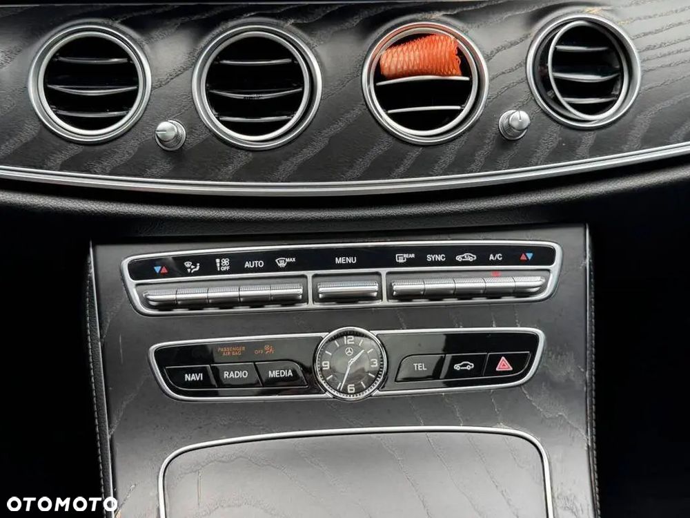 Mercedes-Benz Klasa E 300 9G-TRONIC - 17