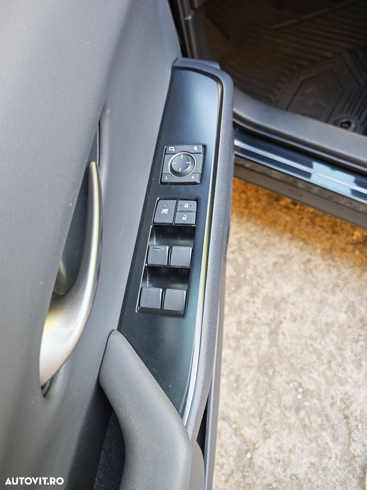 Lexus UX 250h Business Edition - 17