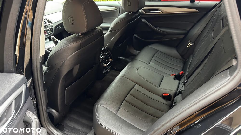 BMW Seria 5 520d Sport Line - 19