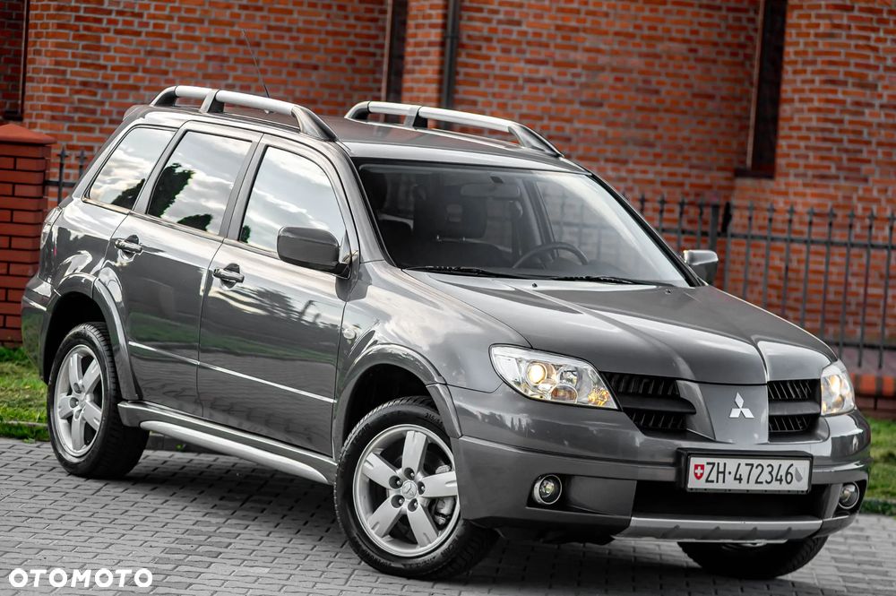 Mitsubishi Outlander - 2