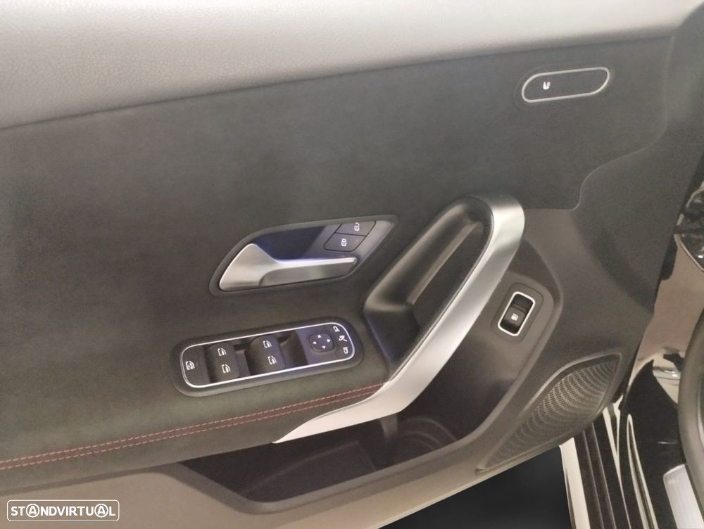 Mercedes-Benz A 250 e AMG Line - 11