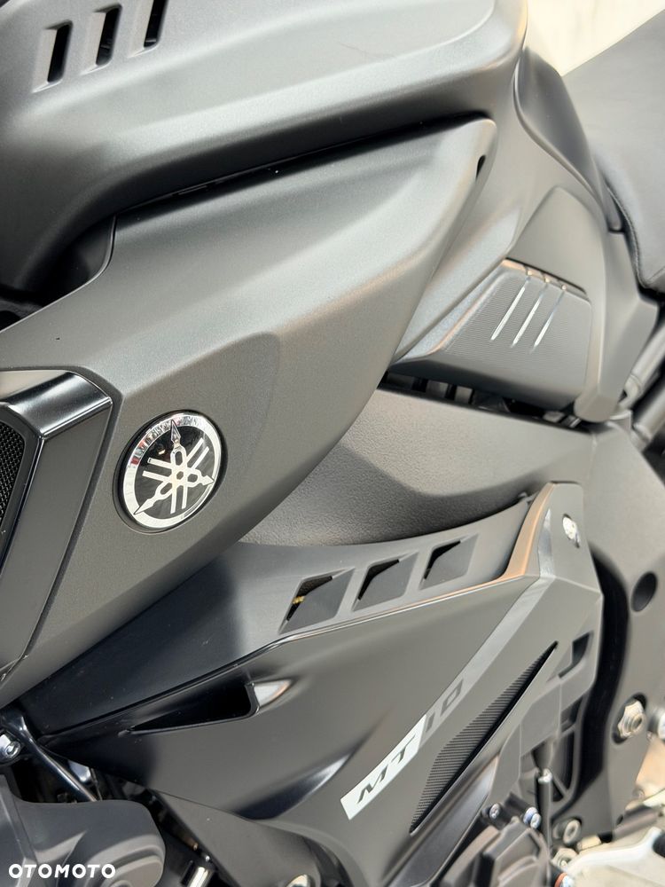 Yamaha MT - 27