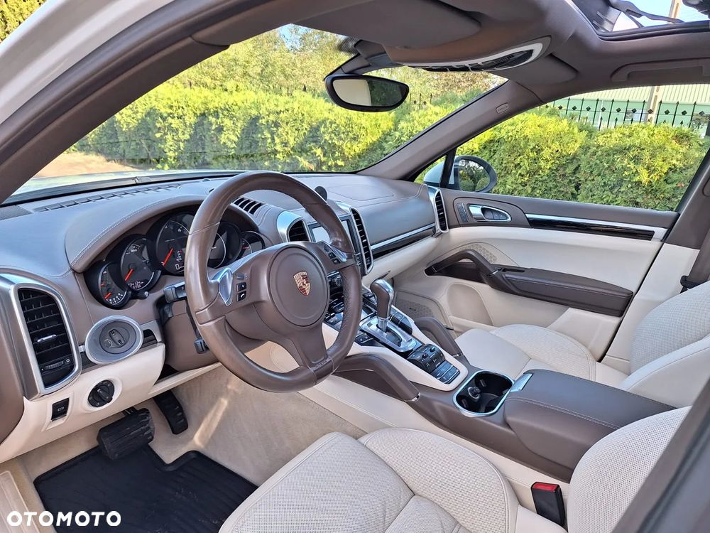 Porsche Cayenne - 26