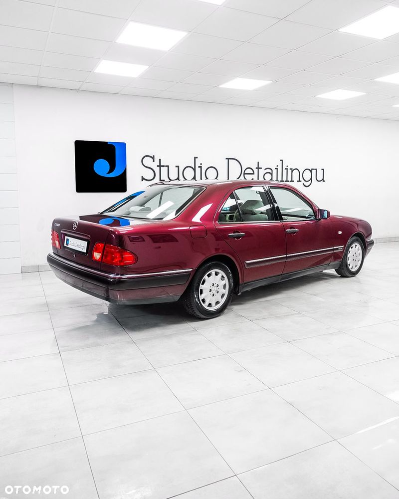 Mercedes-Benz Klasa E 200 Elegance - 2