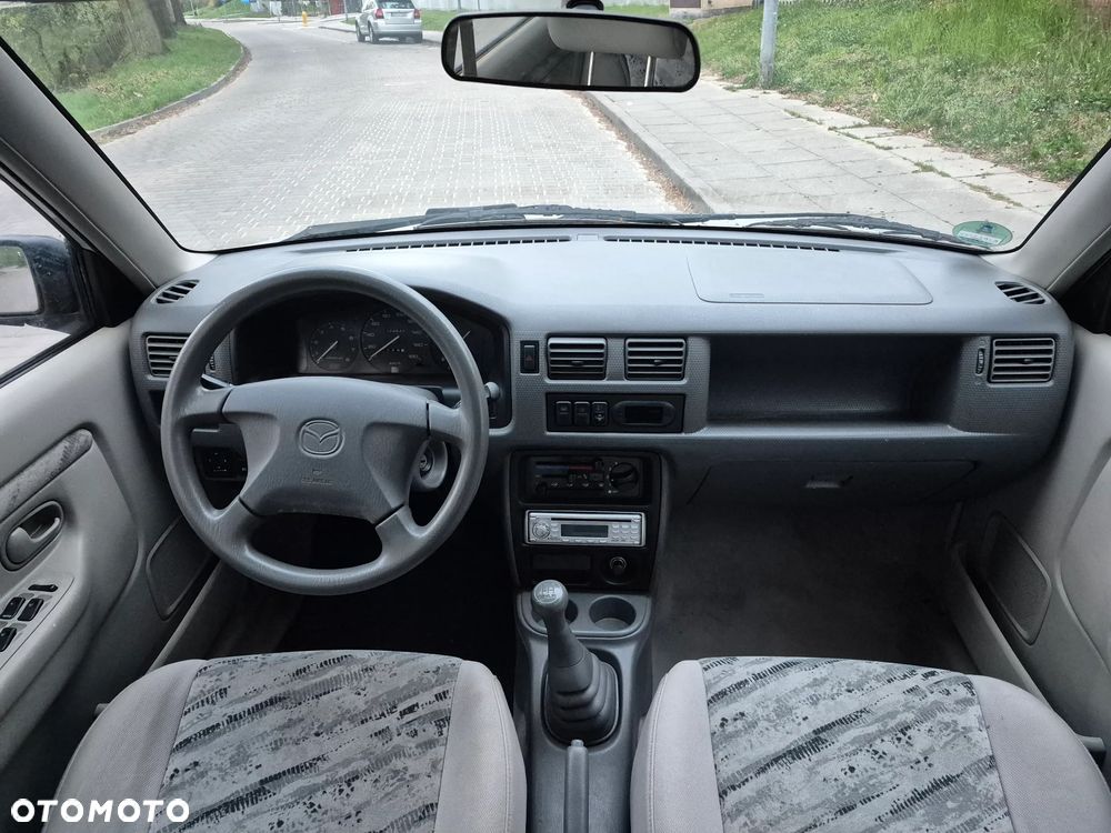 Mazda Demio - 9