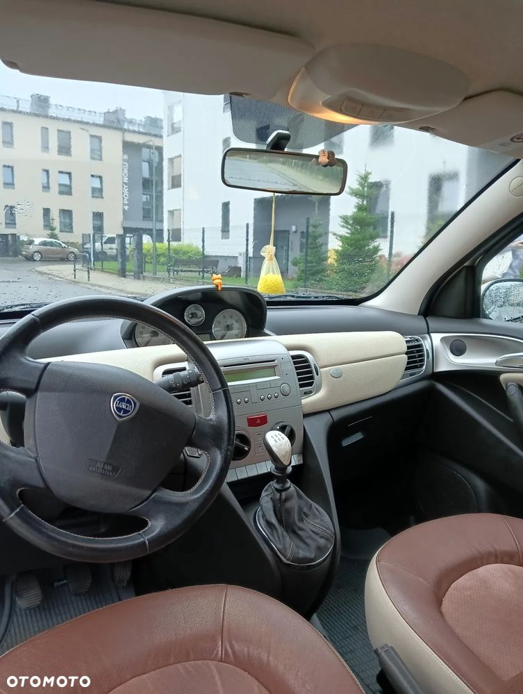 Lancia Ypsilon 1.4 8V Moda Milano (4 os.) - 22