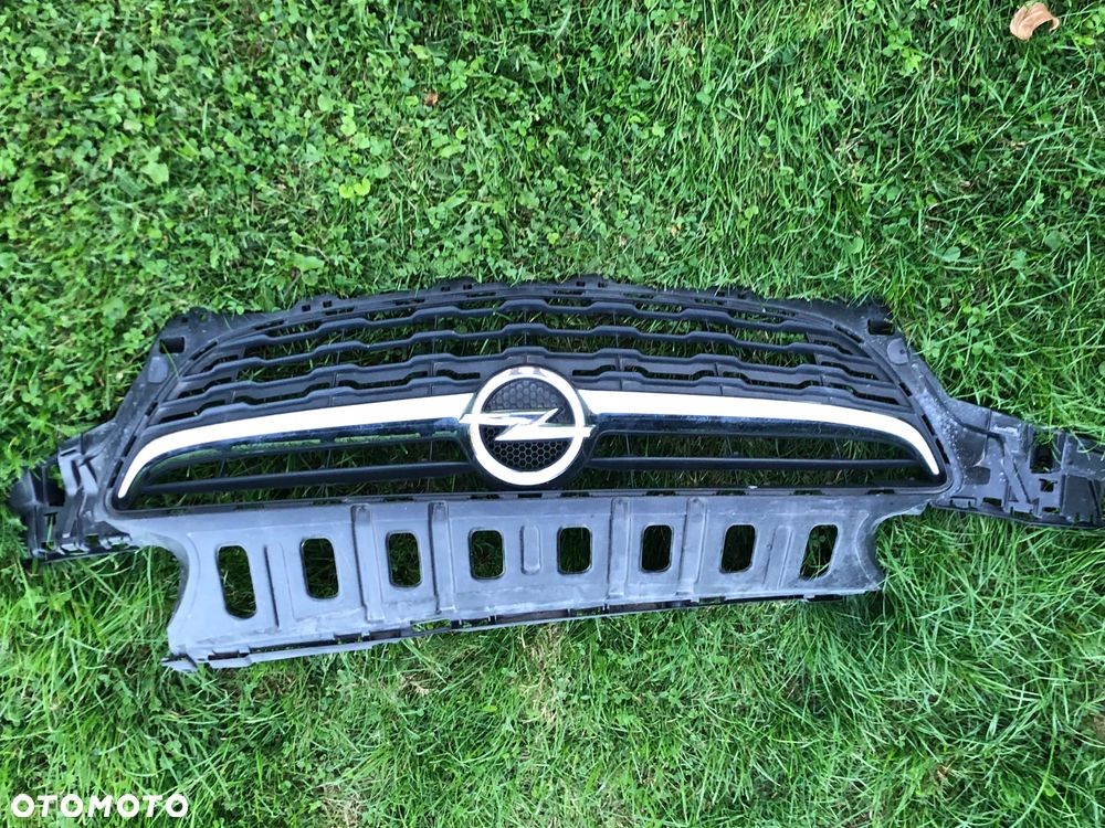 Zderzak przedni Przód Opel Corsa E GRILL