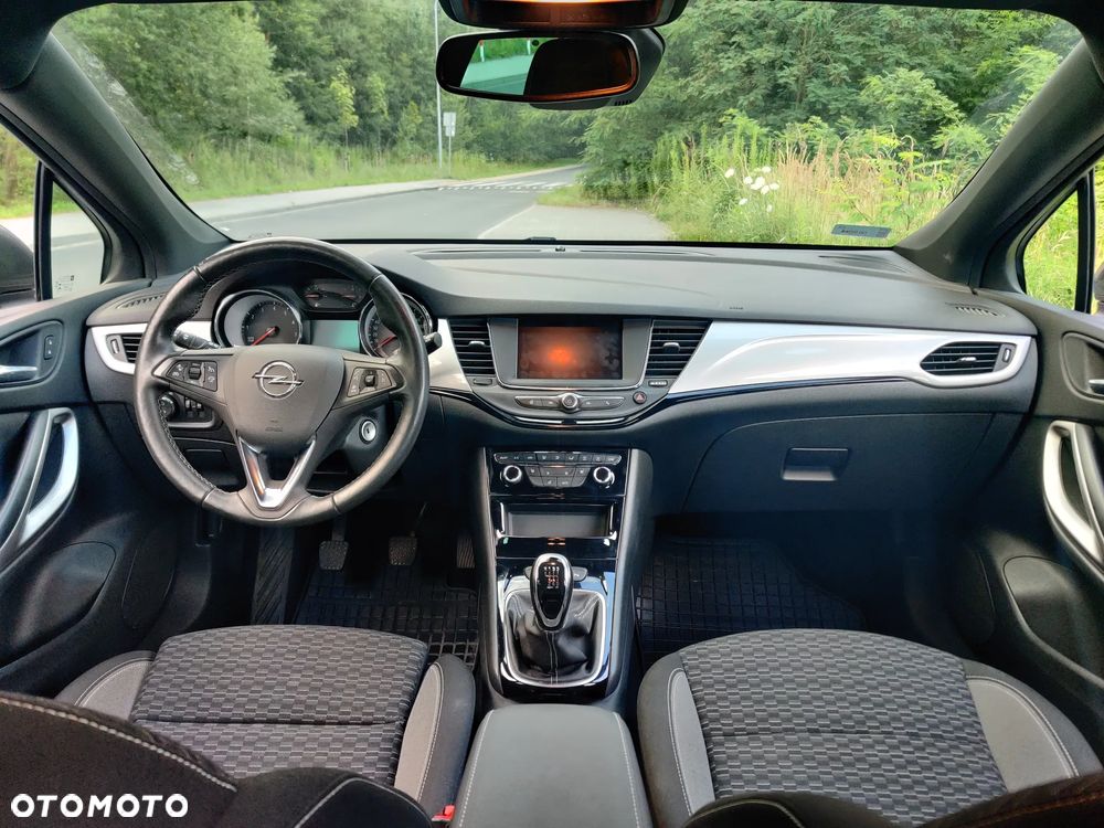 Opel Astra 1.2 T GS Line S&S - 11