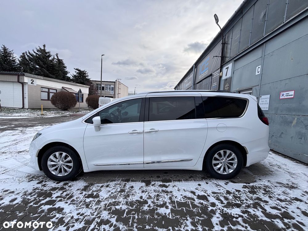 Chrysler Pacifica - 19
