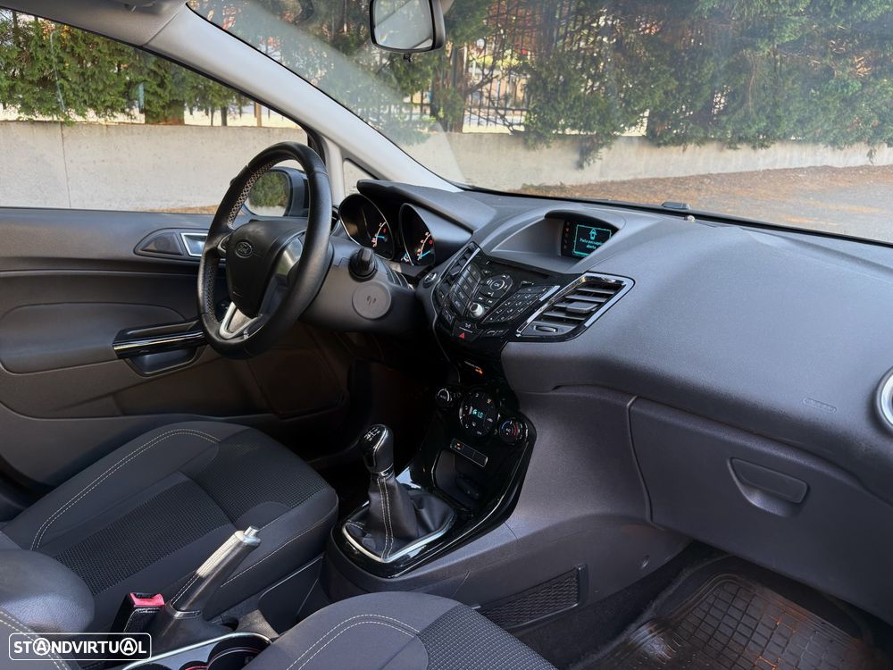 Ford Fiesta 1.0 T EcoBoost Titanium - 24