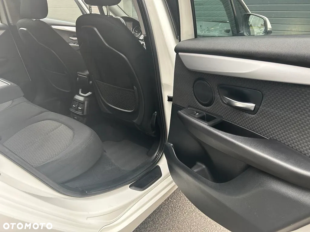 BMW Seria 2 218d - 9