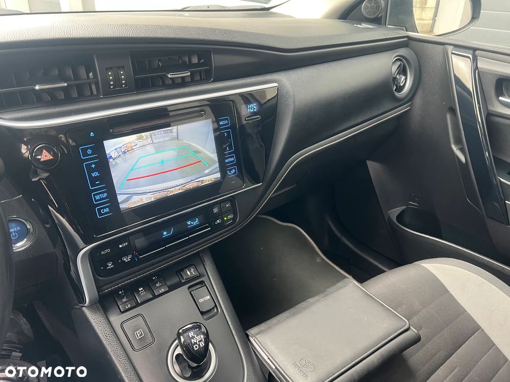 Toyota Auris Hybrid 135 Dynamic - 16