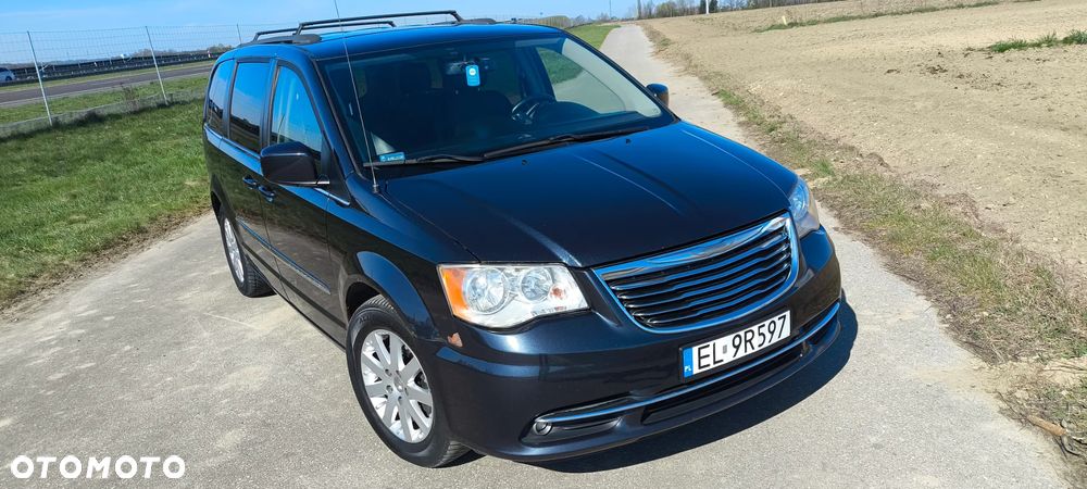 Chrysler Town & Country - 8