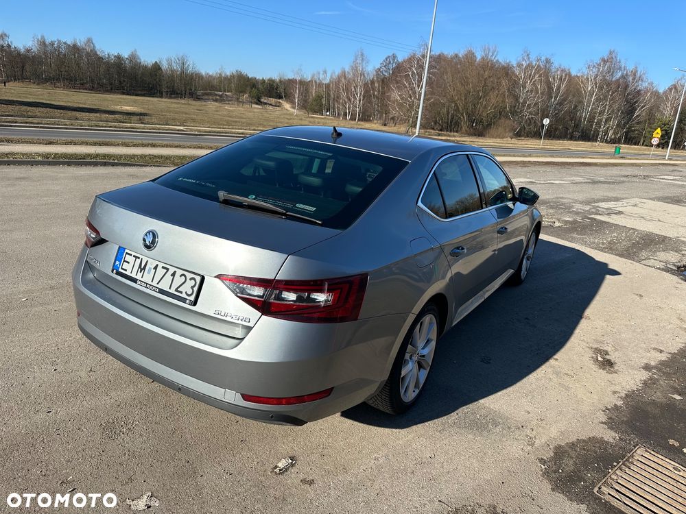 Skoda Superb 2.0 TDI Sportline - 6