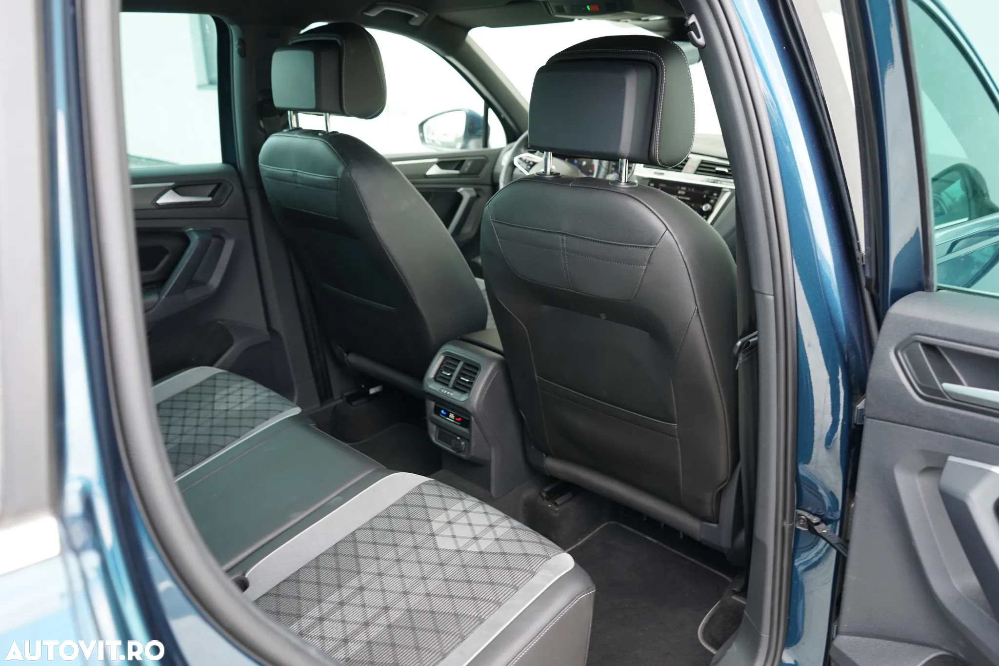 Volkswagen Tiguan 2.0 TDI SCR 4MOTION DSG R-Line - 26