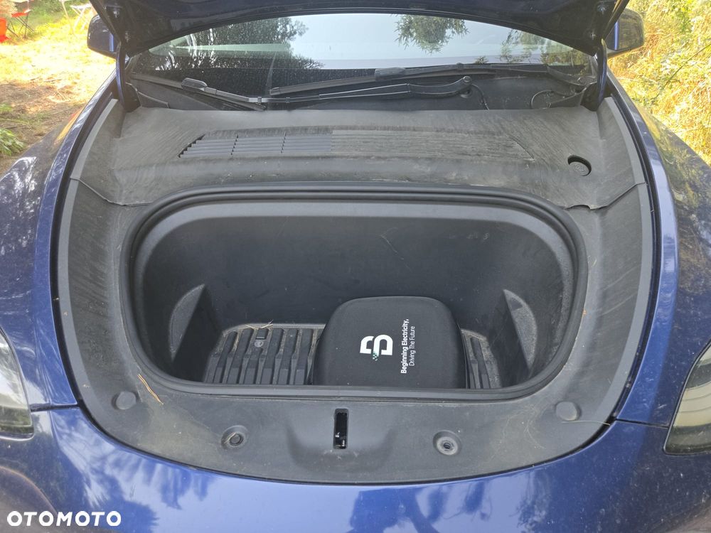 Tesla Model Y Long Range AWD - 14