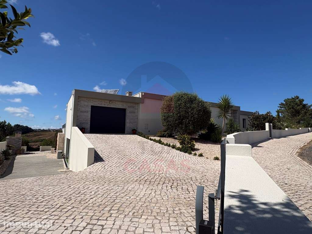 Moradia Contemporânea Térrea com Piscina Aquecida e terreno na Cost... - Grande imagem: 4/34