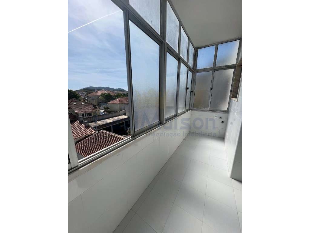 Arrenda-se T2 em Mem Martins - Grande imagem: 2/12