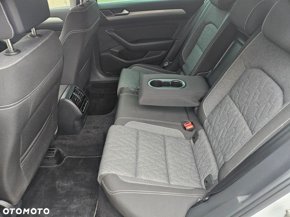 Volkswagen Passat 2.0 TDI SCR DSG Business - 11