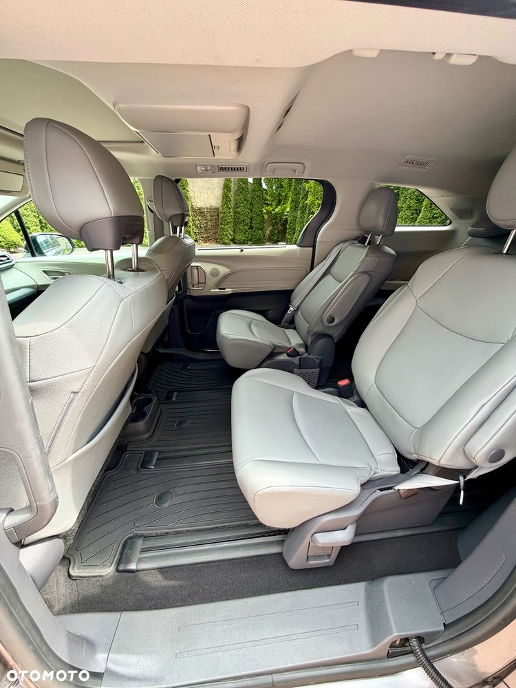 Toyota Sienna - 15