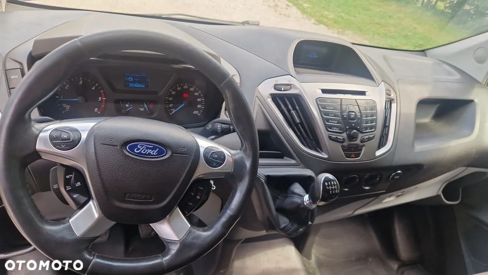 Ford Custom - 9