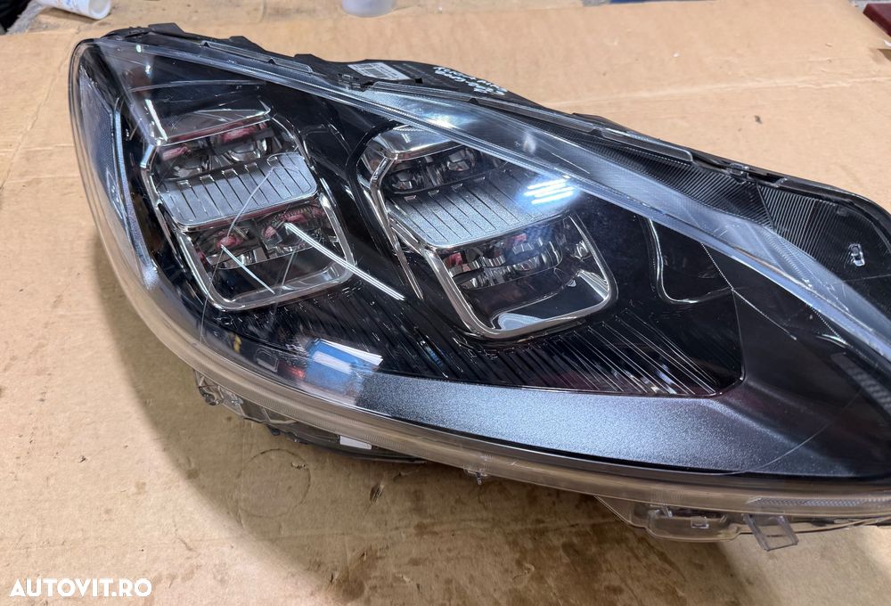 Far dreapta complet full led FORD KUGA MK3 an 2019-2023 cu defect cod LV4B-13E014-FG - 2