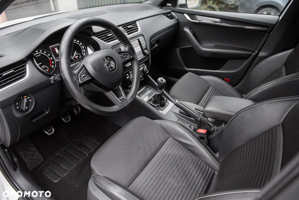 Skoda Octavia 2.0 TDI RS - 16