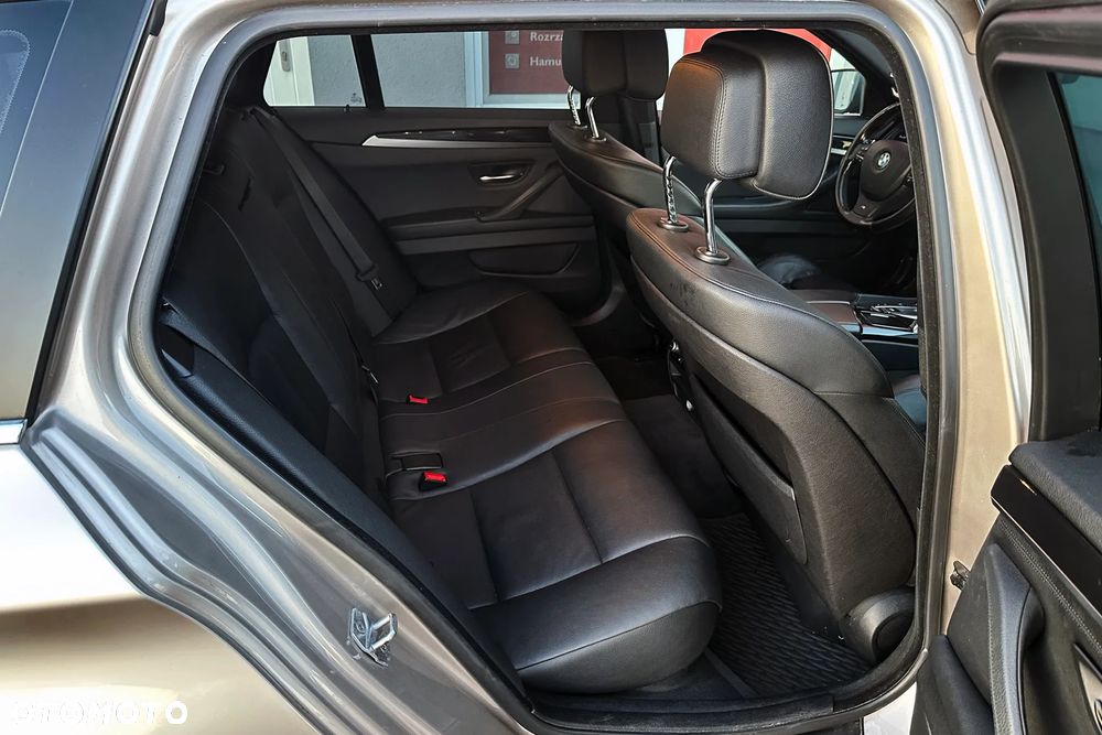BMW Seria 5 525d xDrive Sport-Aut - 33
