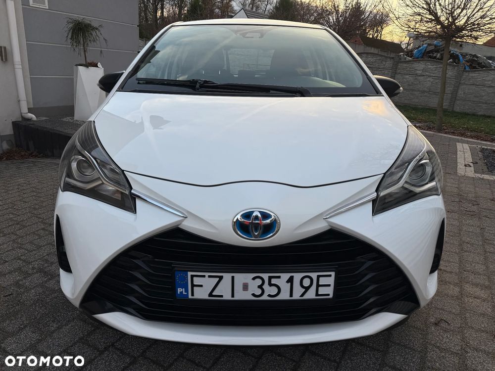 Toyota Yaris Hybrid 100 Active - 13