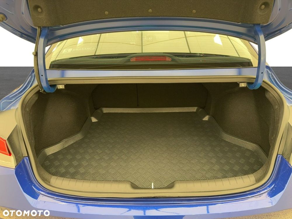 Hyundai Elantra - 11