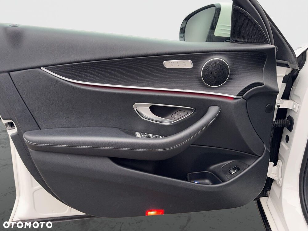 Mercedes-Benz Klasa E 200 4-Matic 9G-TRONIC - 17