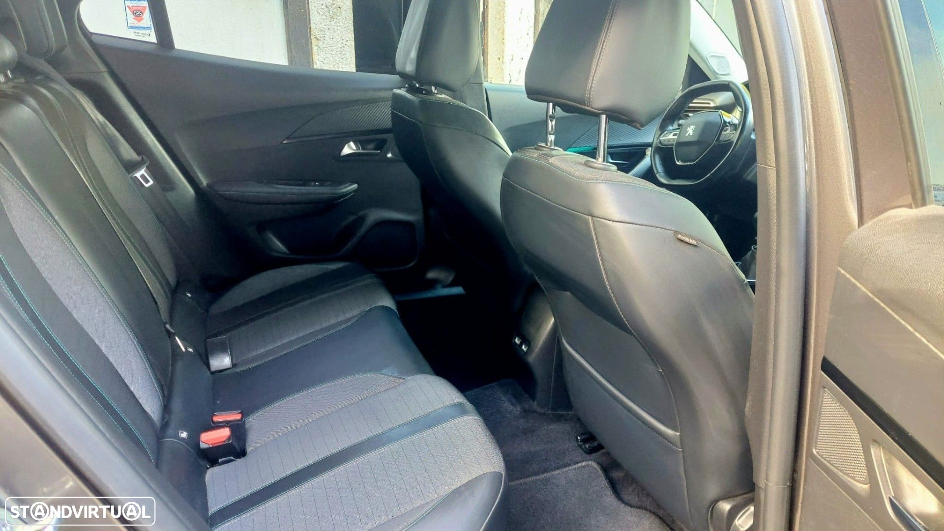 Peugeot 2008 1.5 BlueHDi Allure Pack - 10