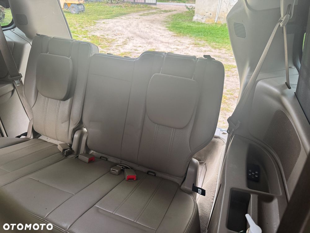 Chrysler Town & Country - 23