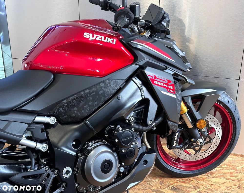 Suzuki GSX - 6