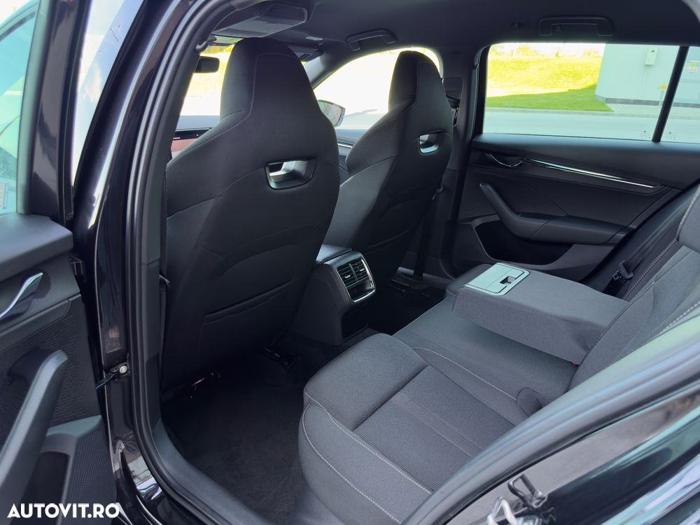 Skoda Octavia 2.0 TDI DSG Sportline - 36