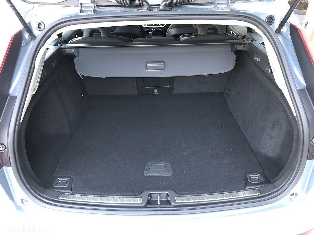 Volvo V60 B4 D Momentum Pro - 23