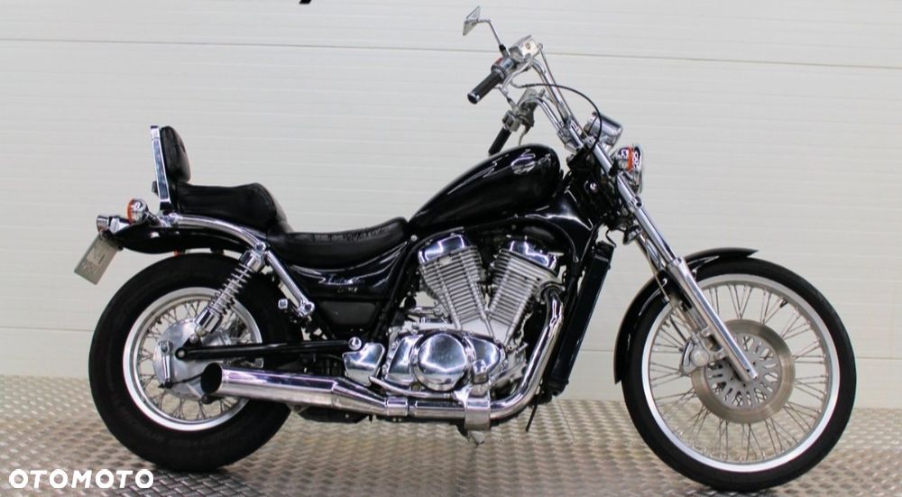 Suzuki Intruder - 1