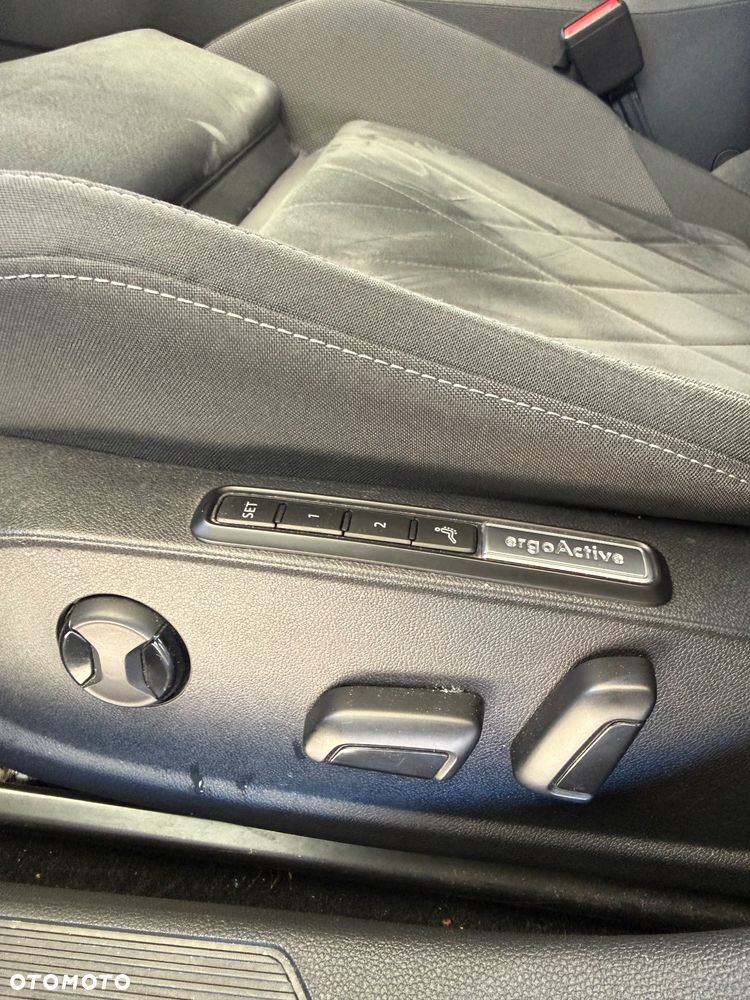 Volkswagen Golf 1.5 eTSI EVO R-Line DSG - 20