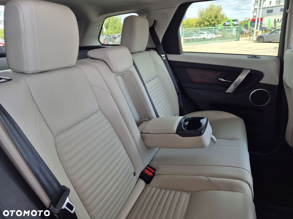 Land Rover Discovery Sport D200 - 16