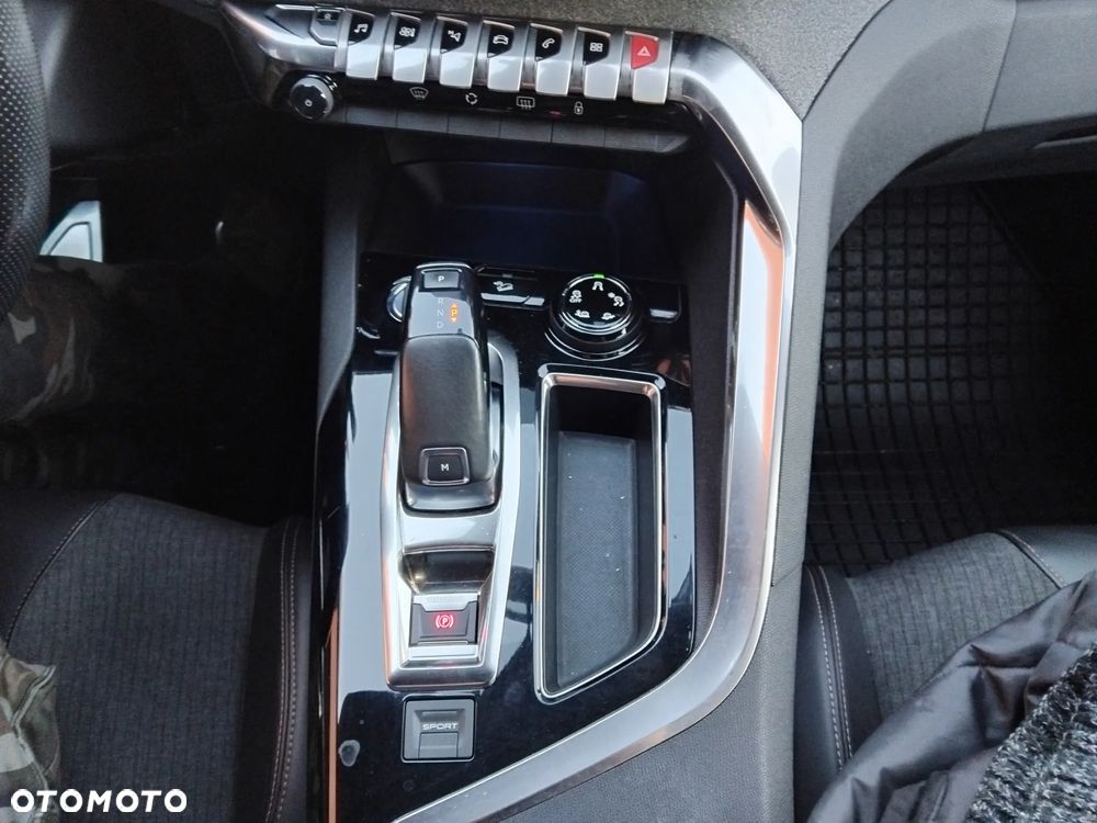 Peugeot 3008 THP 165 EAT6 Stop & Start Allure - 23