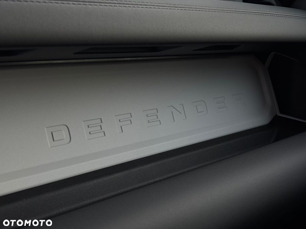 Land Rover Defender - 20