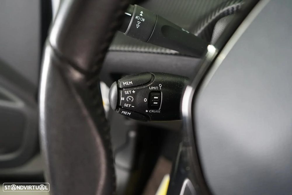 Peugeot 2008 1.2 PureTech Allure - 25
