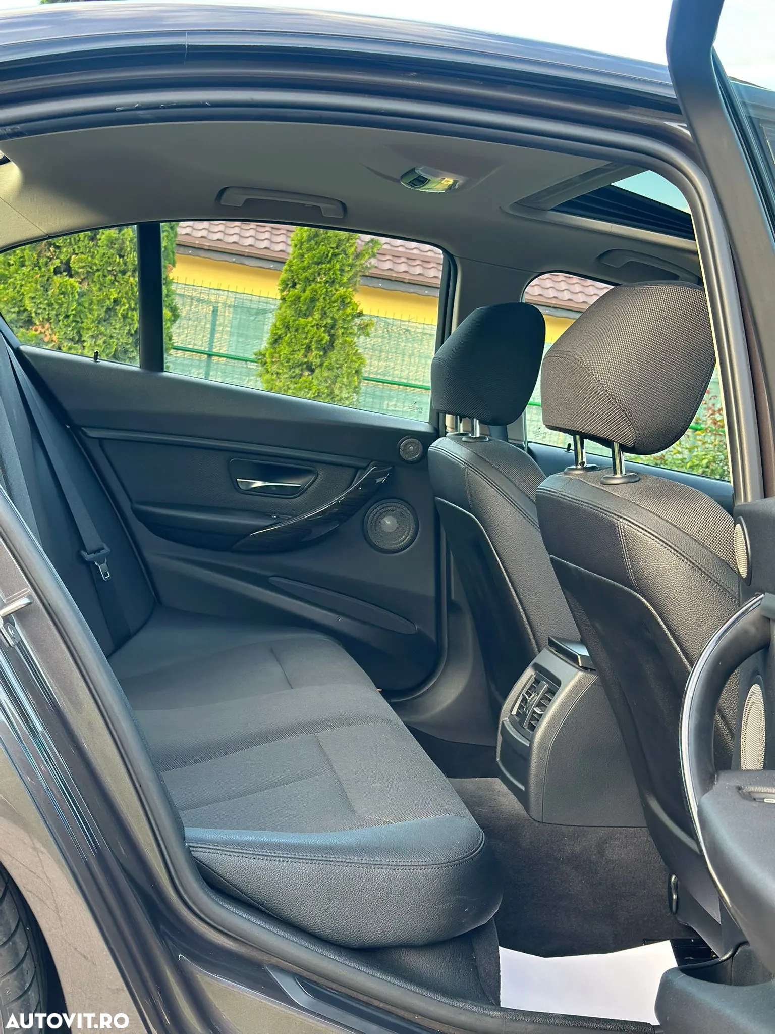 BMW Seria 3 328i xDrive Sport Line - 10