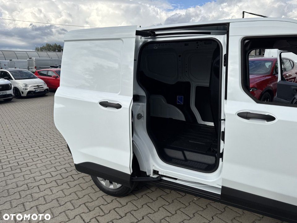 Ford Transit Courier - 33
