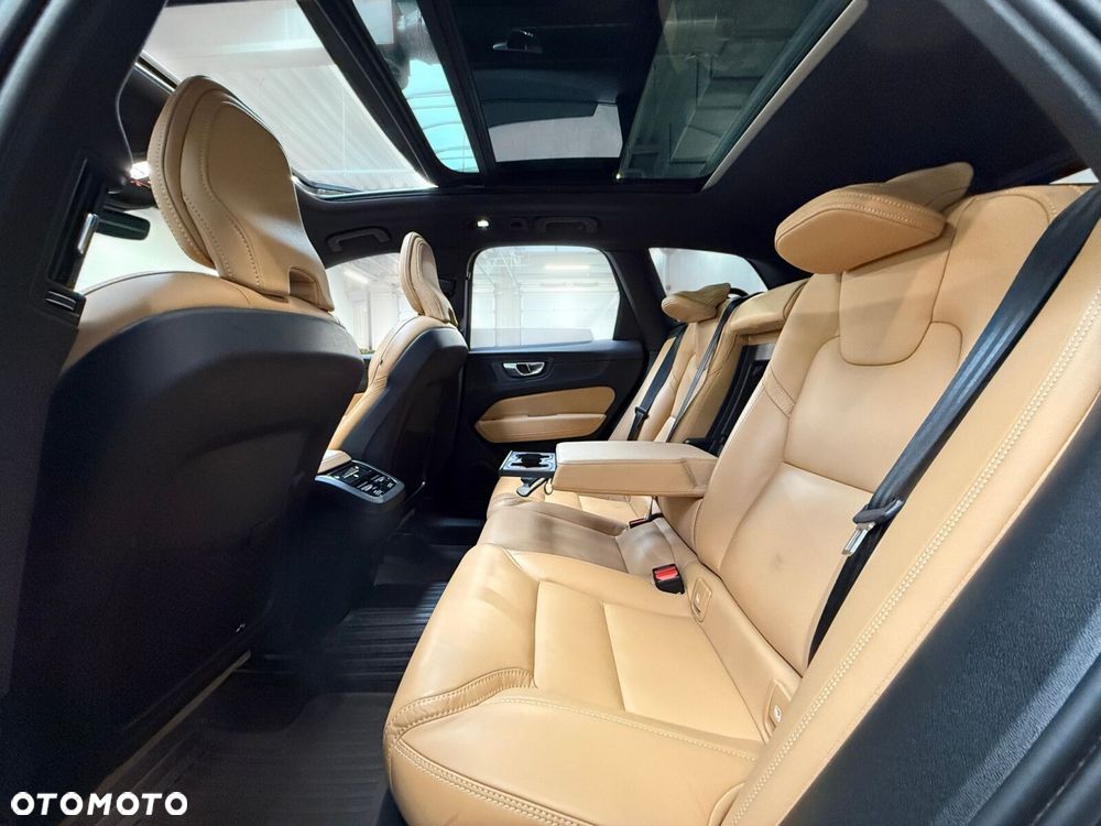 Volvo XC 60 B4 D AWD Inscription - 28