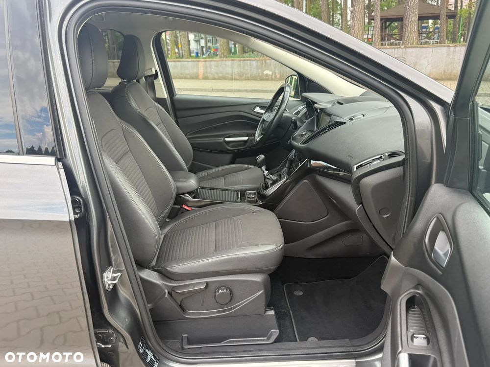 Ford Kuga 2.0 TDCi 4x4 Titanium - 36