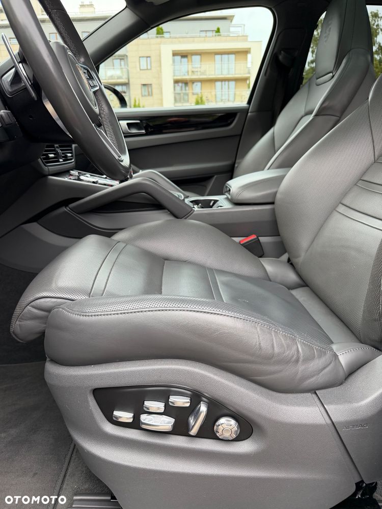 Porsche Cayenne S - 11
