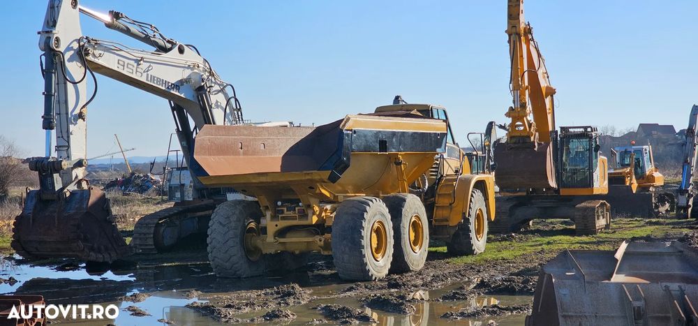 Caterpillar CAT 735 Dumper - 8