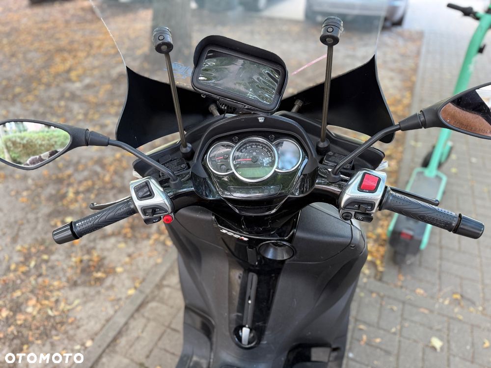 Piaggio MP-3 - 8