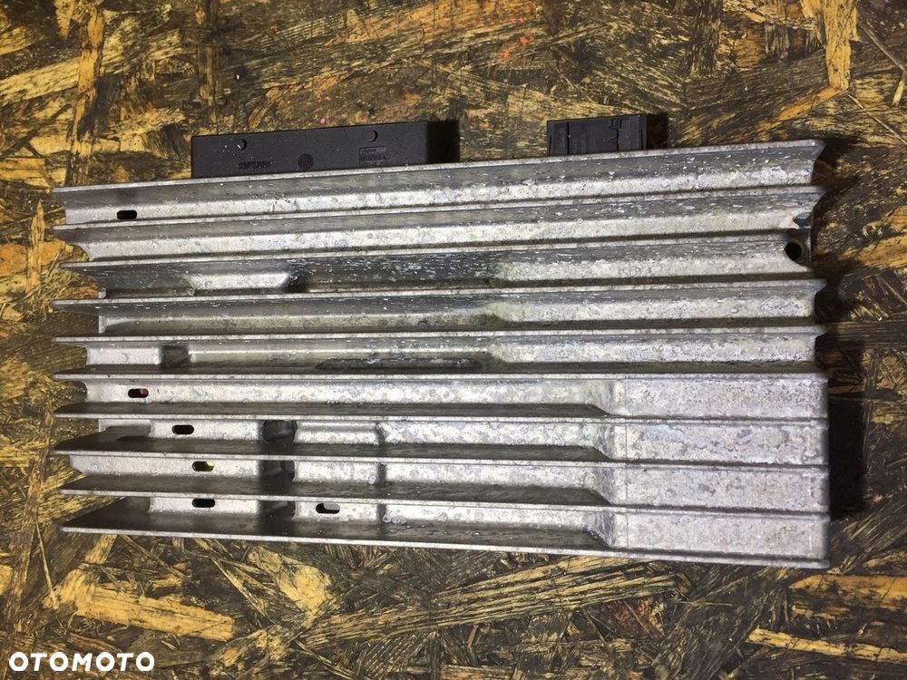 AUDI A4 B8 A5 8T WZMACNIACZ BANG OLUFSEN 8T0035223S - 1